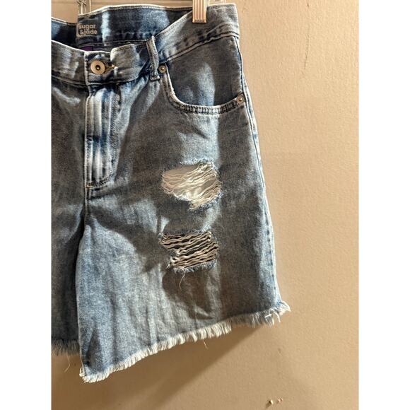 Sugar & Jade Jean Shorts Womens Petite 16 Blue Denim Pockets Distressed Raw Hem - Picture 3 of 5